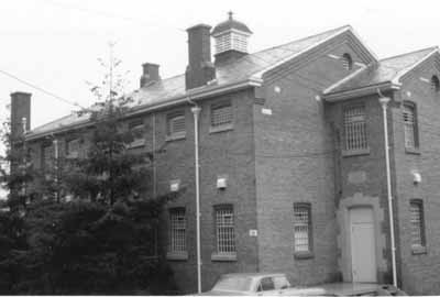 Building D26, former Royal Navy Prison Recognized Federal Heritage Building (© (CIHB/IBHC, Parks Canada/Parcs Canada, 1970))