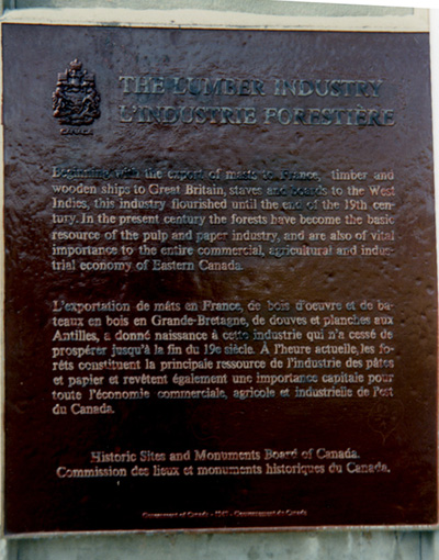 Image of the HSMBC plaque commemorating the Forest Industry (© Parks Canada / Parcs Canada, 1989)