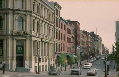 Corner view of the Prince William Streetscape National Historic Site of Canada, 1992. (© Parks Canada Agency / Agence Parcs Canada, 1992.)