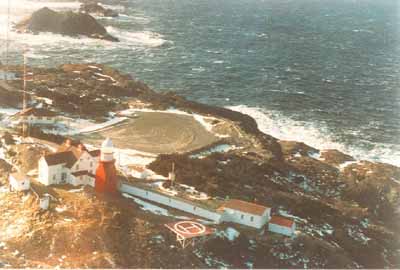Aerial view of the Lighthouse located at Twillingate, Newfoundland, 1984. © Canadian Coast Guard / Garde côtière canadienne, 1984.