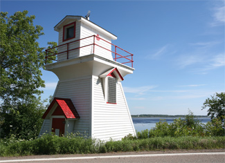 Corner view of Wallace Harbour Sector Lighthouse, 2008. (© Kraig Anderson - lighthousefriends.com)