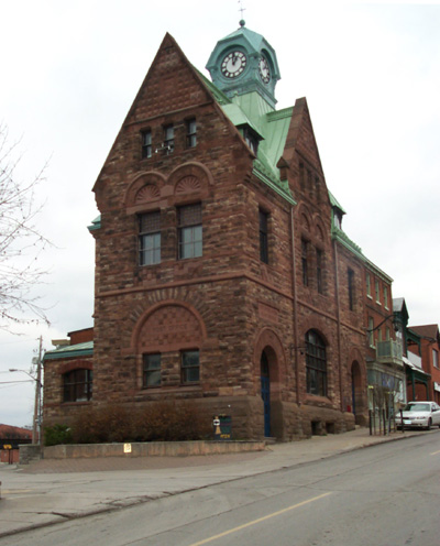 Street view of the former Post Office, Almonte, ON © Parks Canada / Parcs Canada, 2005 (Dan Pagé)