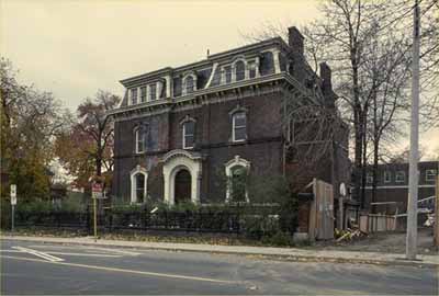General view of the George Brown House National Historic Site of Canada, showing the front façade, 1983. © Agence Parcs Canada / Parks Canada Agency, 1983.