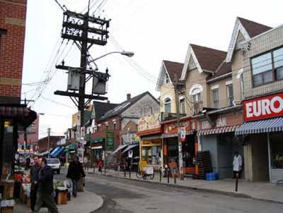 General view of Baldwin Street in the Kensington Market National Historic Site of Canada, 2005. © Agence Parcs Canada / Parks Canada Agency, A. Waldron, 2005.