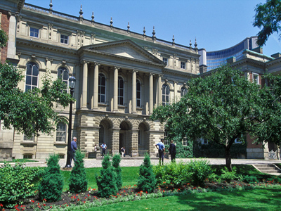 General view of Osgoode Hall showing ts basic form, consisting of projecting wings joined by a long, centre section, 1993. © Parks Canada Agency / Agence Parcs Canada, J Butterill, 1993.