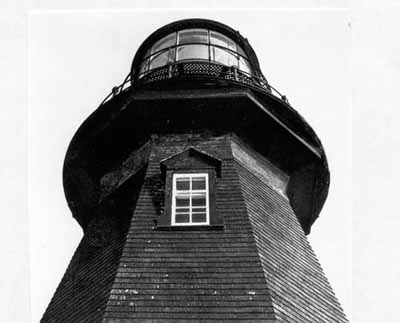 General view of the Lighthouse, showing the sturdy timber and frame construction, 1980. © Parks Canada Agency / Agence Parcs Canada,  Dudley Witney, 1975.