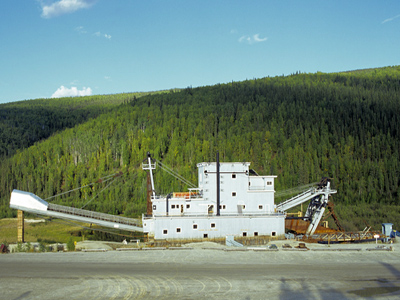 General view of Dredge No. 4 showing its setting in the field of dredging activity near Bonanza Creek, 1996. © Parks Canada Agency / Agence Parcs Canada, J Butterill, 1996.