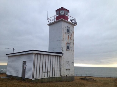 Vue en angle du phare de Cap Sainte-Marie (© Fisheries and Oceans Canada | Pêches et Océans Canada)