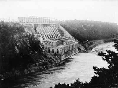 General view of the Sir Adam Beck No. 1 Generating Station at the Queenston-Chippawa Hydro-Electric Developement, 1998. (© Parks Canada Agnecy / Agence Parcs Canada, 1998.)