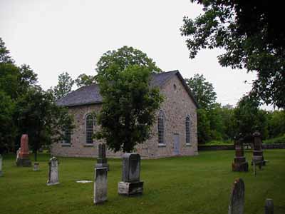 Corner view of the Old Stone Church, showing parts of the cemetery and wall, 2006. © Parks Canada Agency / Agence Parcs Canada, 2006.