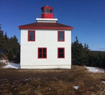 The refurbished Isaacs Harbour Lighthouse in 2018. (© Fisheries and Oceans / Pêche et océans, 2018)