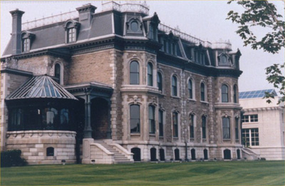 ¾ view of house showing decorative wall features © Parks Canada Agency / Agence Parcs Canada, 2000