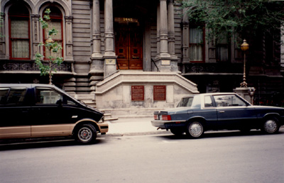 View of the plaque commemorating Sir George Stephen in front of his residence, George Stephen House / Mount Stephen Club National Historic Site of Canada © Parks Canada Agency / Agence Parcs Canada, 1989