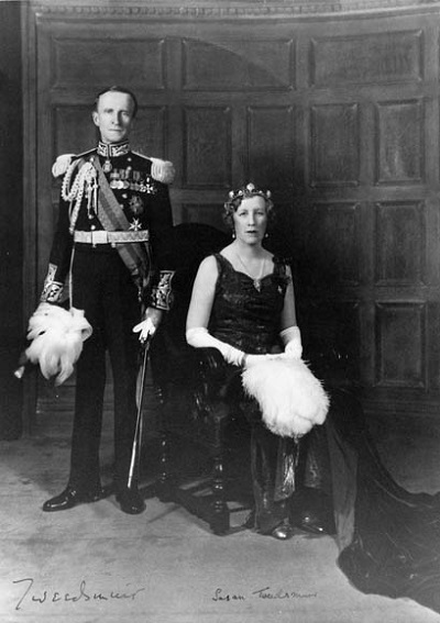 Lord Tweedsmuir and Lady Susan Tweedsmuir © Library and Archives Canada / Bibliothèque et Archives Canada / PA-034113