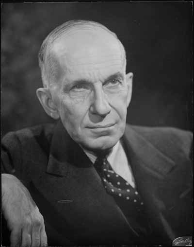 Portrait of Charles Vincent Massey (© Expired; Credit: Library and Archives Canada / R11473-8, PA-215425 et PA-215426)