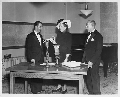  (© Canadian Broadcasting Corporation / Library and Archives Canada // Société Radio-Canada / Bibliothèque et Archives Canada / e003895009)