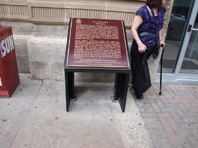 View of the HSMBC plaque on Carlton Street © Parks Canada / Parcs Canada, 2010 (Blair Philpott)