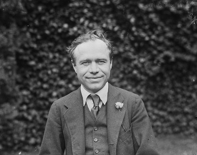Portrait of Max Aitken, Lord Beaverbrook, Head of the Canadian War Records Office in England. This was taken by one of the photographers attached to the CWRO. (© Canada. Dept. of National Defence | Ministère de la Défense nationale /Library and Archives Canada | Bibliothèque et Archives Canada)