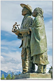 Statue of Charlotte Small and David Thompson (© Parks Canada / Parcs Canada)