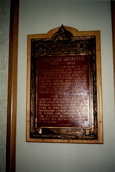 Detailed view of the HSMBC plaque commemorating the important Canadian © Parks Canada / Parcs Canada, 1988