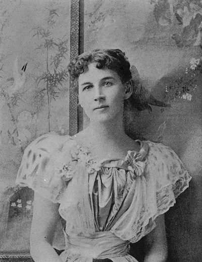 Mrs. Sara Jeannette (nee Duncan), first woman's editor, Toronto Globe, then Montreal Star. (© Johnston and Hoffman / Library and Archives Canada | Bibliothèque et Archives Canada / C-046447)