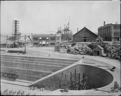 Davie Shipbuilding -
Offices and dock © Hayward Studios / Library and Archives Canada | Bibliothèque et Archives Canada / PA-059418