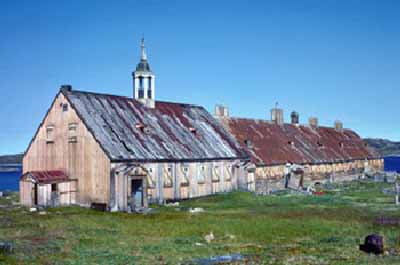 General view of Hebron Mission, showing the evenly spaced windows and doors, 1994. © Parks Canada Agency / Agence Parcs Canada, I.K. MacNeil, 1994.
