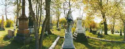 Vue générale du cimetière. © Parks Canada/Parcs Canada 2004.