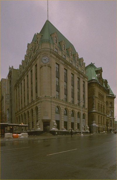View of Ottawa Postal Station B from Confederation Square © Parks Canada (HRS) / Parcs Canada, 1989