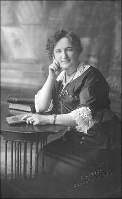 Portrait of Nellie Mooney McClung © Library and Archives Canada | Bibliothèque et Archives Canada / PA-030212