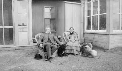 Mr. & Mrs. Edgar Dewdney © Miscellaneous | Divers / Library and Archives Canada | Bibliothèque et Archives Canada / C-010234
