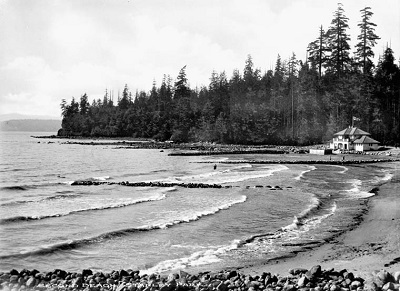 Second Beach, Stanley Park, ca. 1900-1925 © Albertype Company / Library and Archives Canada | Bibliothèque et Archives Canada / PA-031687