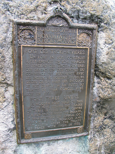Detailed view of the HSMBC plaque mounted on a rock © Parks Canada / Parcs Canada, 2009