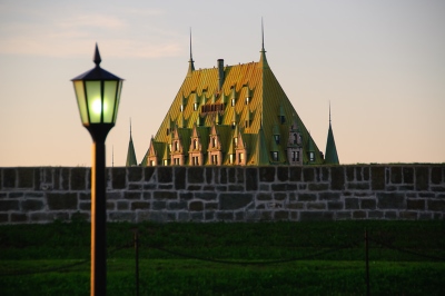 General view of the Québec Citadel's walls in 2007 with the Château Frontenac in background. © Parks Canada Agency | Agence Parcs Canada