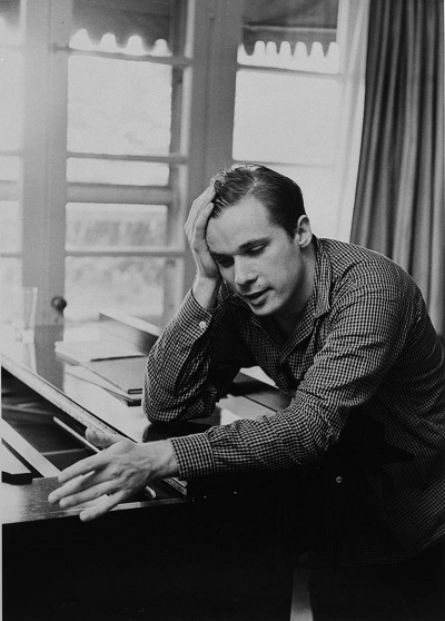 Portrait of Glenn Gould in 1961 © Walter Curtin / Library and Archives Canada | Bibliothèque et Archives Canada / PA- 203274