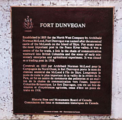 Image of HSMBC plaque at Fort Dunvegan © Parks Canada | Parcs Canada
