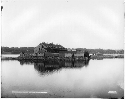 Military prison, Melville Island, 1901 © William Haggerty / Musée McCord Museum / VIEW-3395.1