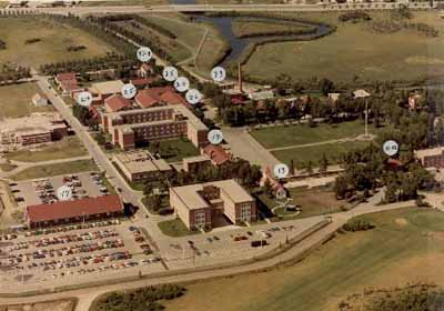 View of the Drill Hall, building 17, showing its large rectangular form and massing, circa 1971. © Gendarmerie royale du Canada | Royal Canadian Mounted Police, vers | circa 1971.