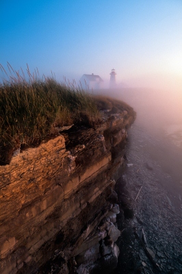 General view of Île aux Perroquets Lighthouse through the fog © Parcs Canada | Parks Canada