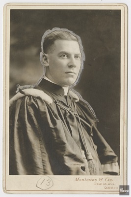 Monsignor Alexandre Vachon, date unknown © Fonds La Presse / Archives nationales à Montréal / Bibliothèque et Archives nationales du Québec | La Presse Funds / Archives nationales à Montréal  Bibliothèque et Archives nationales du Québec / 650748 (1 de 8) / Domaine public