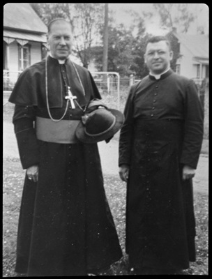 Monsignor Alexandre Vachon, Ottawa Bishop, 1947. Champlain Marcil Funds. Id 736333 © Champlain Marcil Funds / Archives nationales à Gatineau / Bibliothèque et Archives nationales du Québec | Fonds Champlain Marcil / Archives nationales à Gatineau / Bibliothèque et Archives nationales du Québec / 736333 / Domaine public