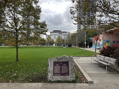 HSMBC Plaque location, Regent Park, Toronto, ON © Parks Canada | Parcs Canada, 2025.