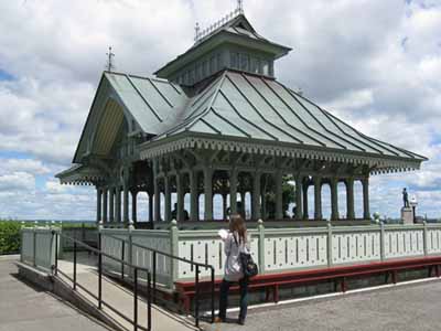 General view of the Summer Pavilion, located west of the Library, 2010. © Parks Canada / Parcs Canada, Catherine Beaulieu, 2010.