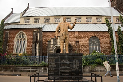 Statue of Thomas Peters, Freetown, Sierra Leone (© afriquephotos| afriquephotos)