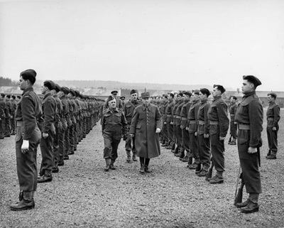 General Gamelin with General A.G.L. McNaughton behind, marches down the ranks of the French Canadians of the Royal 22e Régiment at Guillemont barracks, ca. 28 Mar. 1940 © Library and Archives Canada | Bibliothèque et Archives Canada  / PA-034157