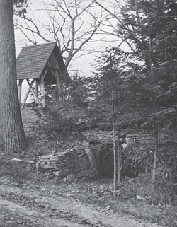 The kiosk - or rustic campanile - and vestiges of the icehouse located north-east of the manor house, in 1929