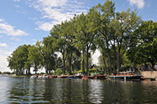 À la confluence du canal de Lachine et du lac Saint-Louis, le Vieux-Lachine offre le cadre idéal pour prendre une pause dans un décor naturel exceptionnel!