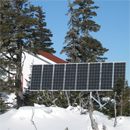 Vue rapprochée du nouveau panneau solaire du camp de base de l’île aux Oiseaux, dans la réserve de parc national de l’Archipel-de-Mingan