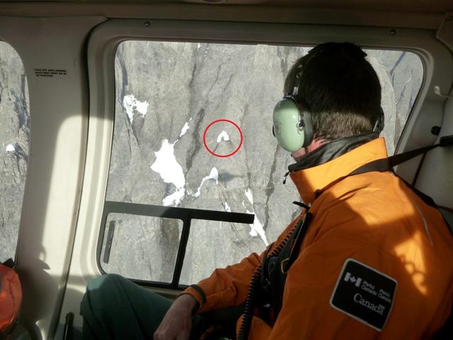 Le cercle rouge indique la congère où les alpinistes en détresse ont passé la nuit