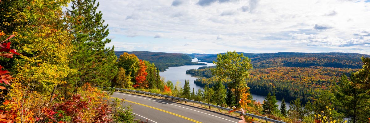 Le Passage lookout, accessible installation at La Mauricie National Park, offers an amazing view of the Wapizagonke lake. 